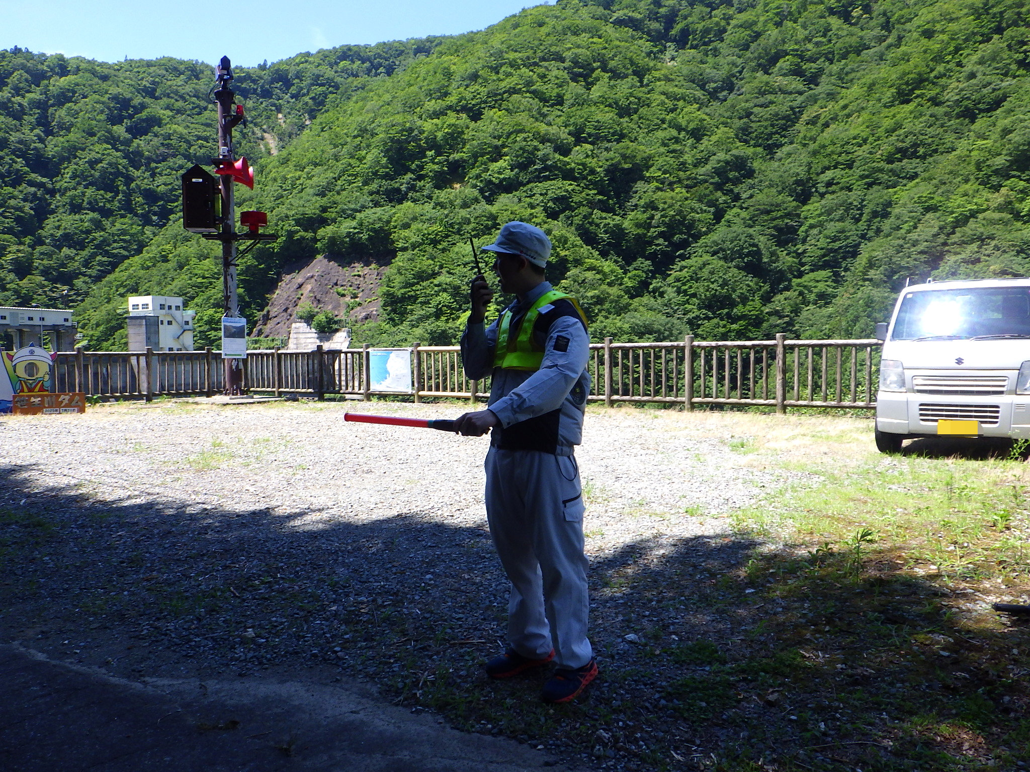 笹生川ダム見学会にてボランティア活動を行いました。